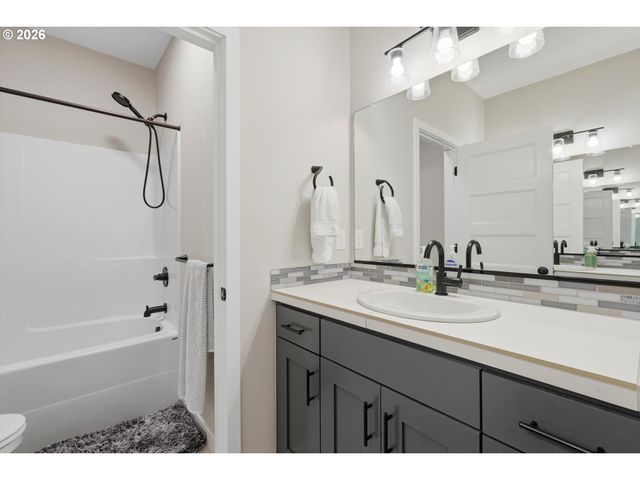 149 W BARBARAS Way, Newberg, OR 97132