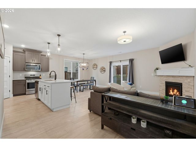 149 W BARBARAS Way, Newberg, OR 97132