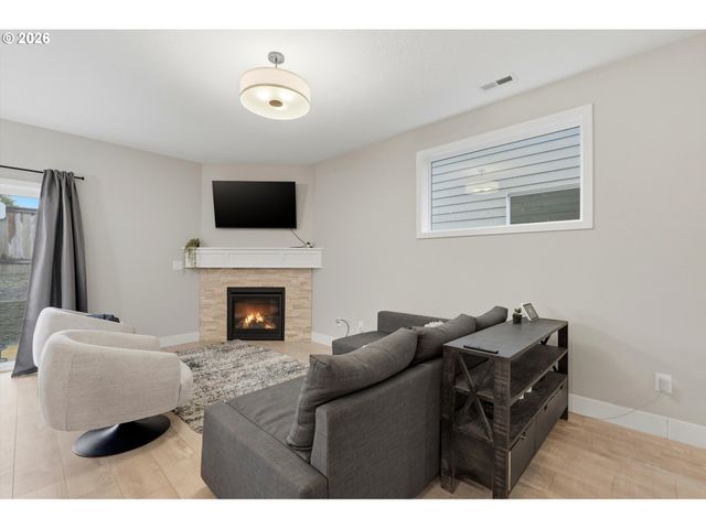 149 W BARBARAS Way, Newberg, OR 97132