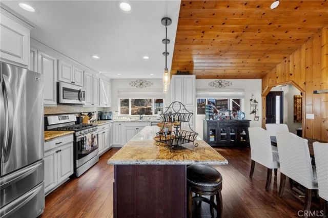 1430 Sequoia, Lake Arrowhead, CA 92352