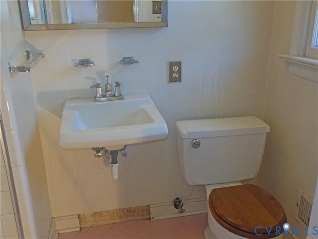 5310 Lingle Ln, North Chesterfield, VA 23234