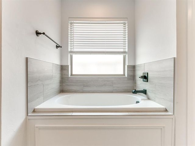 16013 Dahlia Road, Edmond, OK 73013