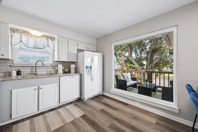 161 Barracuda Street, Hitchcock, TX 77563