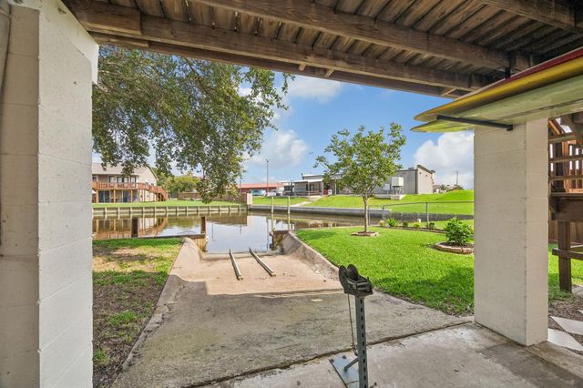 161 Barracuda Street, Hitchcock, TX 77563