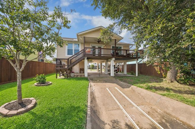161 Barracuda Street, Hitchcock, TX 77563