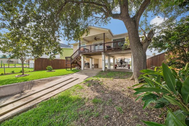 161 Barracuda Street, Hitchcock, TX 77563