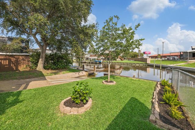 161 Barracuda Street, Hitchcock, TX 77563