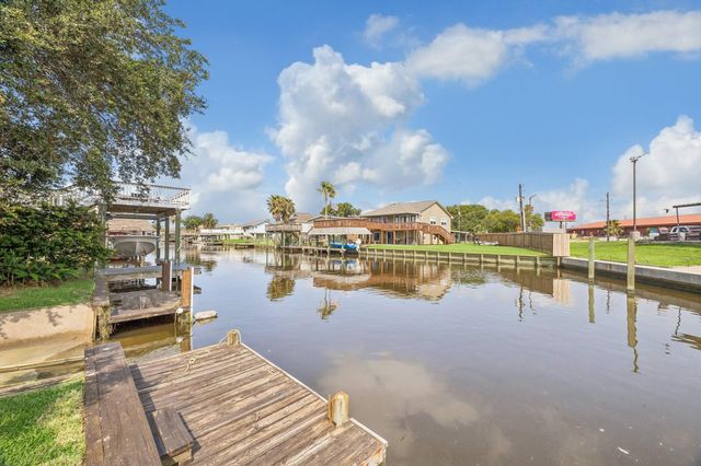 161 Barracuda Street, Hitchcock, TX 77563