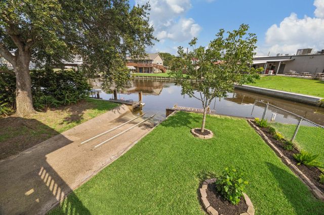 161 Barracuda Street, Hitchcock, TX 77563