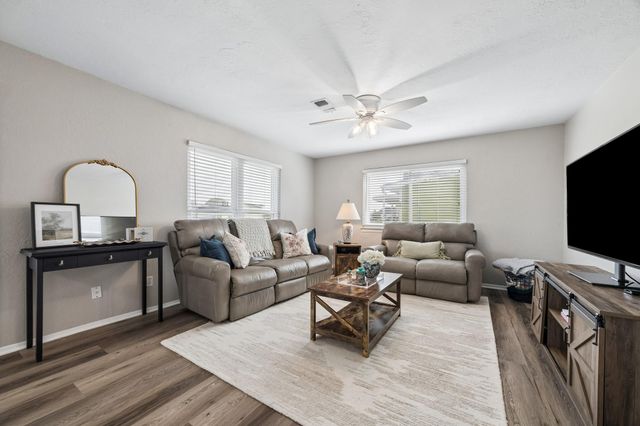 161 Barracuda Street, Hitchcock, TX 77563