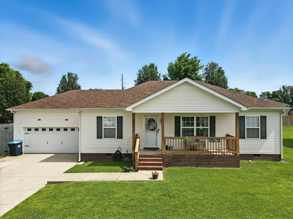 1106 Halverson Dr, Murfreesboro, TN 37128
