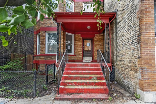 1907 W Irving Park Road, Chicago, IL 60613