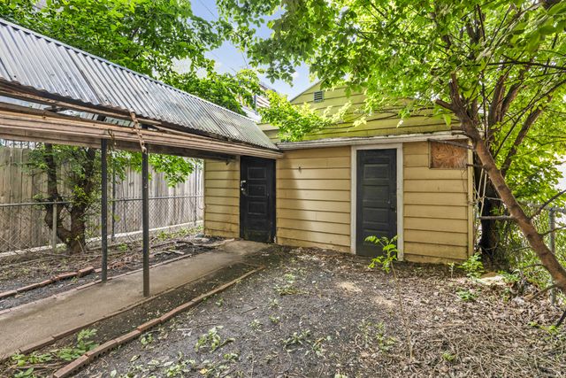 1907 W Irving Park Road, Chicago, IL 60613