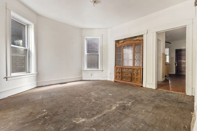 1907 W Irving Park Road, Chicago, IL 60613
