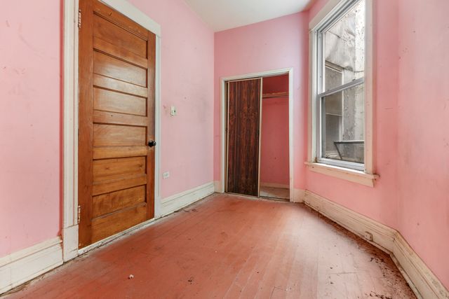 1907 W Irving Park Road, Chicago, IL 60613