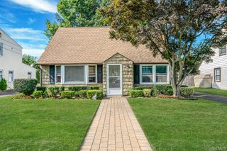 10 Walter Avenue, Hicksville, NY 11801