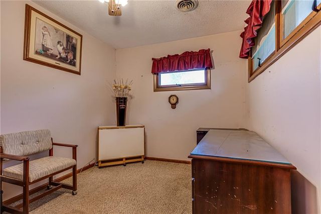 601 S Mulberry Street, Louisburg, KS 66053