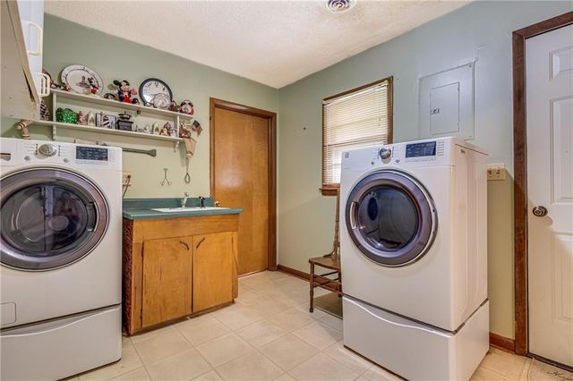 601 S Mulberry Street, Louisburg, KS 66053