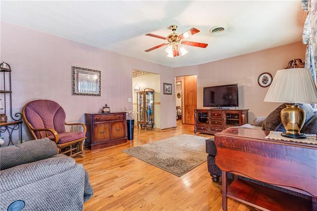 601 S Mulberry Street, Louisburg, KS 66053