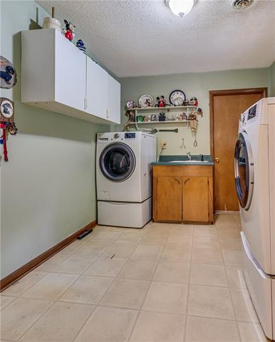 601 S Mulberry Street, Louisburg, KS 66053