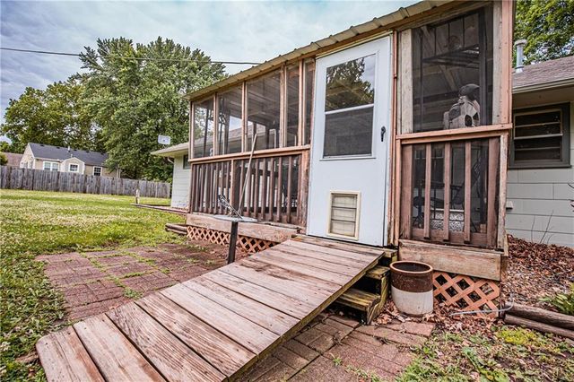 601 S Mulberry Street, Louisburg, KS 66053