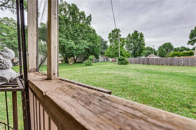601 S Mulberry Street, Louisburg, KS 66053