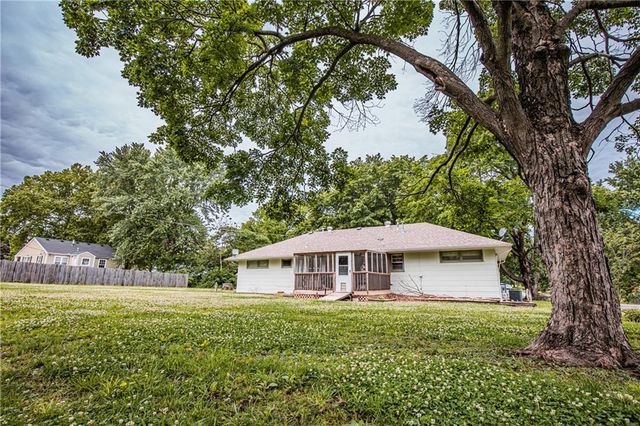 601 S Mulberry Street, Louisburg, KS 66053