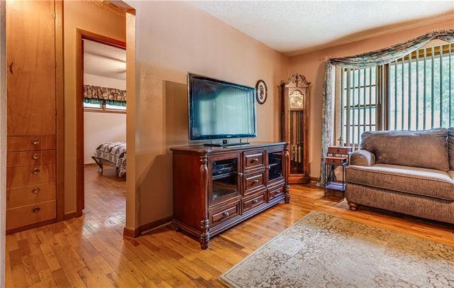 601 S Mulberry Street, Louisburg, KS 66053