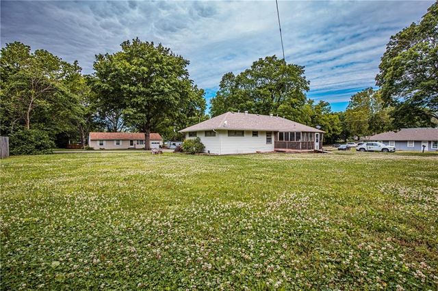 601 S Mulberry Street, Louisburg, KS 66053