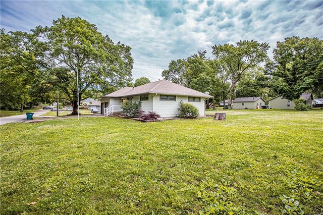 601 S Mulberry Street, Louisburg, KS 66053