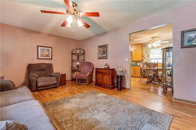 601 S Mulberry Street, Louisburg, KS 66053