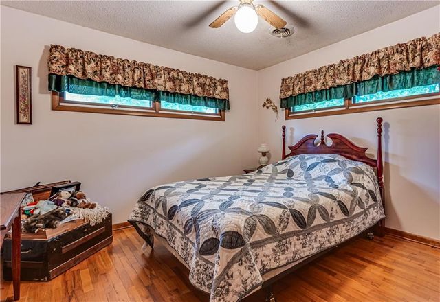 601 S Mulberry Street, Louisburg, KS 66053