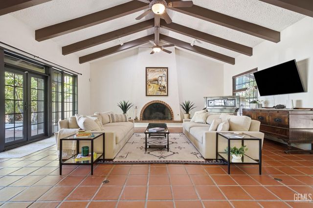 4265 Country Club Drive, Bakersfield, CA 93306