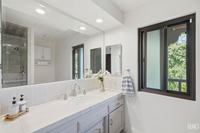 4265 Country Club Drive, Bakersfield, CA 93306
