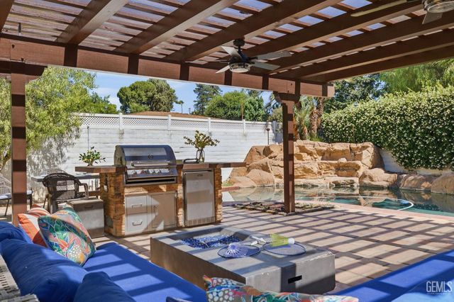 4265 Country Club Drive, Bakersfield, CA 93306