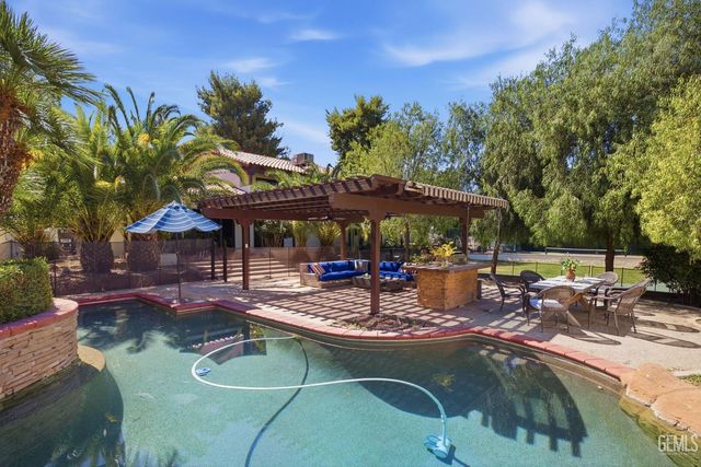 4265 Country Club Drive, Bakersfield, CA 93306
