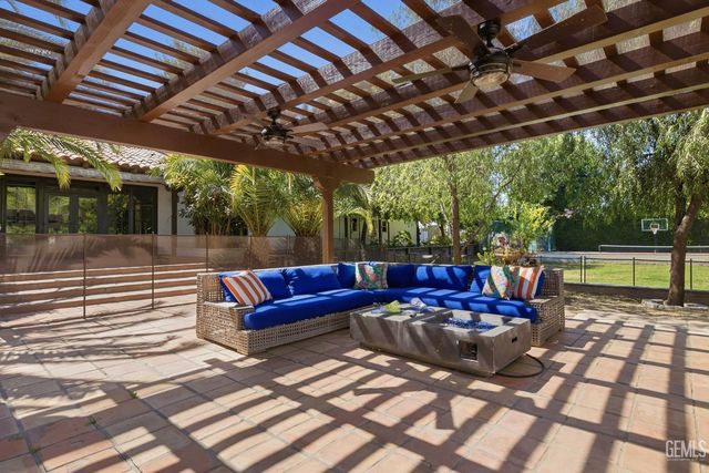 4265 Country Club Drive, Bakersfield, CA 93306