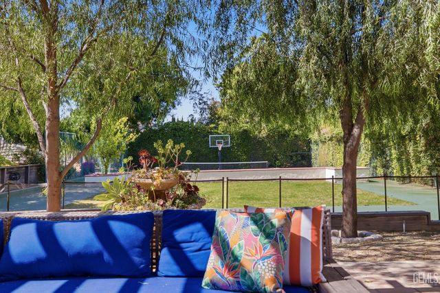 4265 Country Club Drive, Bakersfield, CA 93306