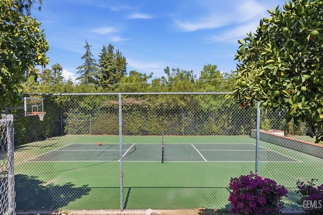 4265 Country Club Drive, Bakersfield, CA 93306