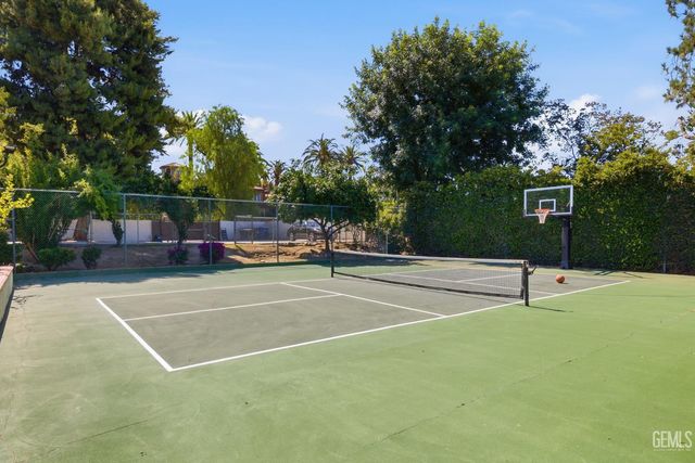 4265 Country Club Drive, Bakersfield, CA 93306