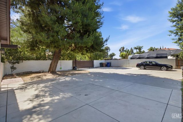 4265 Country Club Drive, Bakersfield, CA 93306