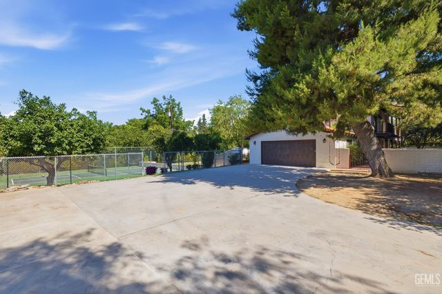 4265 Country Club Drive, Bakersfield, CA 93306