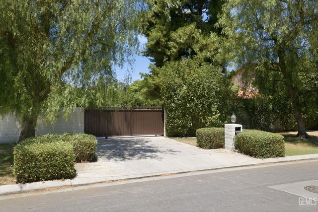 4265 Country Club Drive, Bakersfield, CA 93306
