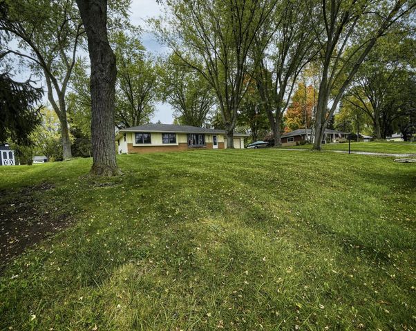 W139N6995 Bay Ridge LANE, Menomonee Falls, WI 53051