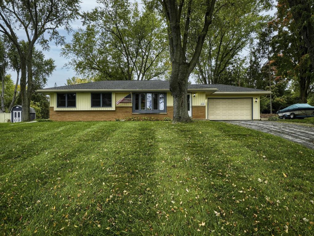 W139N6995 Bay Ridge LANE, Menomonee Falls, WI 53051