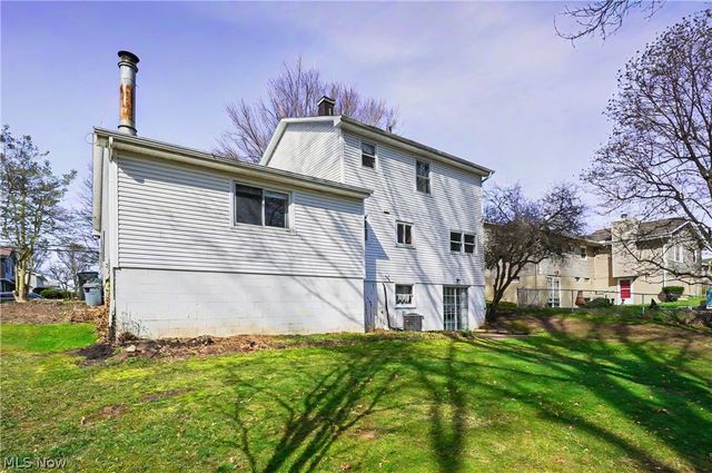 4765 Warwick Drive S, Canfield, OH 44406