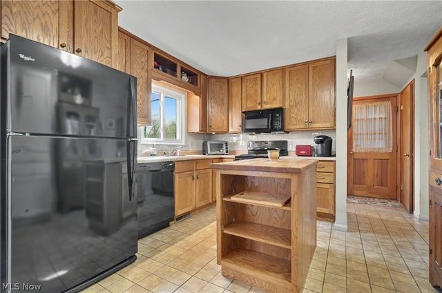 4765 Warwick Drive S, Canfield, OH 44406