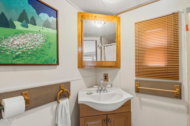 701 Doc Hawkins Road, Greeneville, TN 37745