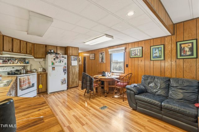 701 Doc Hawkins Road, Greeneville, TN 37745