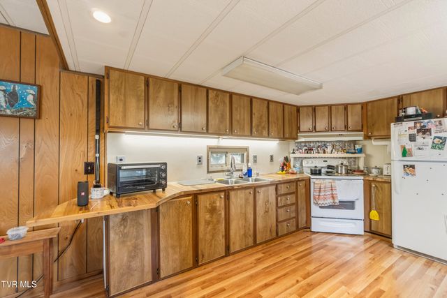 701 Doc Hawkins Road, Greeneville, TN 37745
